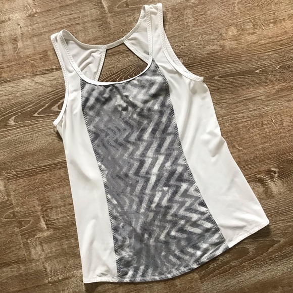 Lululemon tank - Picture 2 of 7